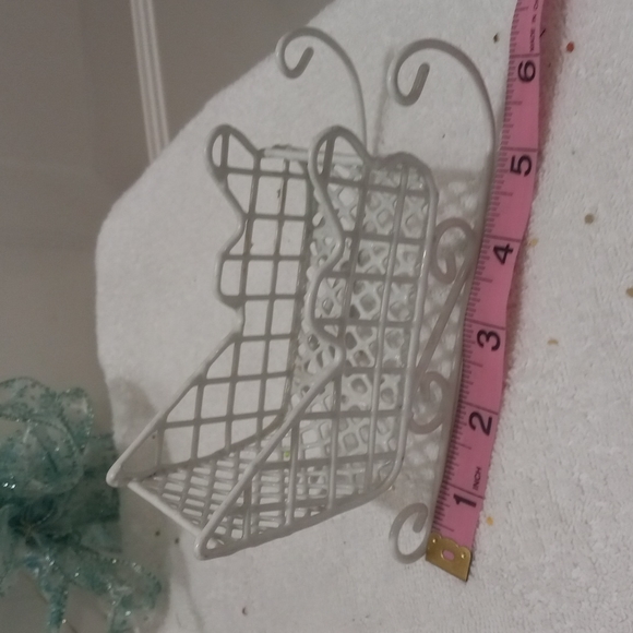 8 Decorator Birds, 2 white sleighs,mesh garland - Picture 7 of 8